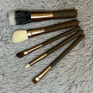 MAC Novel Twist Collection: 5 Pro Brushes Set